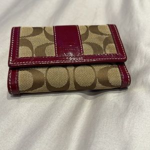 Coach Khaki Signature Wallet burdundy patent trim